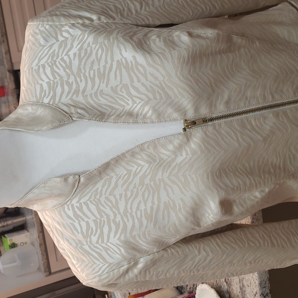 600 West Jacket - Picture 2 of 11